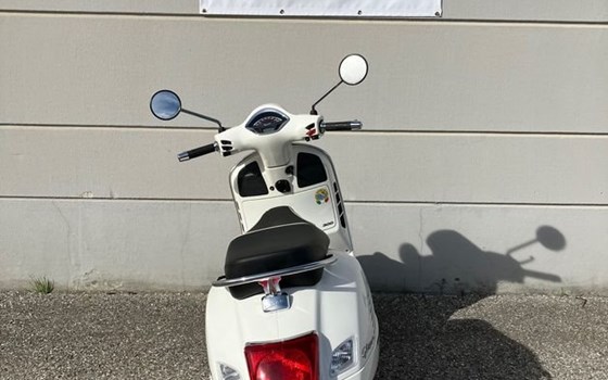 Gebrauchtmotorrad Vespa GTS 300 - Bild 10 Gebrauchtmotorrad Vespa GTS 300 - Bild 10