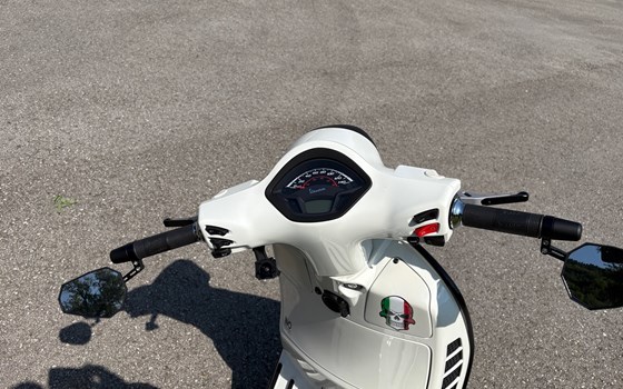 Gebrauchtmotorrad Vespa GTS 300 hpe - Bild 6 Gebrauchtmotorrad Vespa GTS 300 hpe - Bild 6