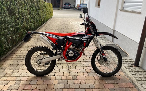 Gebrauchtmotorrad Beta RR 125 4T LC Enduro - Bild 1 Gebrauchtmotorrad Beta RR 125 4T LC Enduro - Bild 1
