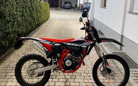 Gebrauchtmotorrad Beta RR 125 4T LC Enduro - Bild 2 Gebrauchtmotorrad Beta RR 125 4T LC Enduro - Bild 2