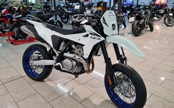 Gebrauchtmotorrad Suzuki DR-Z4SM - Bild 1 Gebrauchtmotorrad Suzuki DR-Z4SM - Bild 1