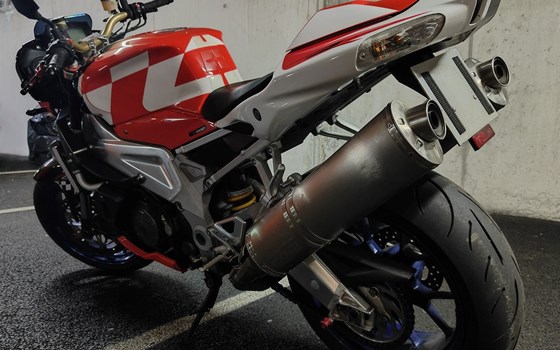 Gebrauchtmotorrad Aprilia RSV 1000 Tuono R - Bild 3 Gebrauchtmotorrad Aprilia RSV 1000 Tuono R - Bild 3