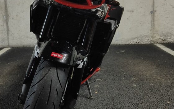 Gebrauchtmotorrad Aprilia RSV 1000 Tuono R - Bild 4 Gebrauchtmotorrad Aprilia RSV 1000 Tuono R - Bild 4