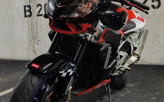Gebrauchtmotorrad Aprilia RSV 1000 Tuono R - Bild 5 Gebrauchtmotorrad Aprilia RSV 1000 Tuono R - Bild 5