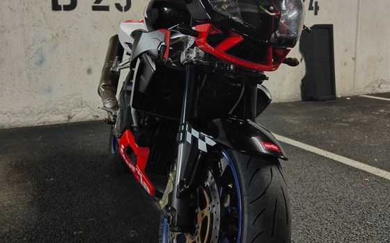 Gebrauchtmotorrad Aprilia RSV 1000 Tuono R - Bild 6 Gebrauchtmotorrad Aprilia RSV 1000 Tuono R - Bild 6