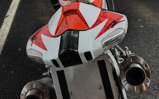 Gebrauchtmotorrad Aprilia RSV 1000 Tuono R - Bild 8 Gebrauchtmotorrad Aprilia RSV 1000 Tuono R - Bild 8