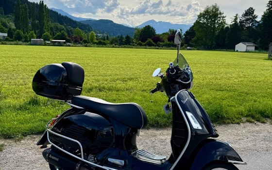 Gebrauchtmotorrad Vespa GTS 300 Super - Bild 2 Gebrauchtmotorrad Vespa GTS 300 Super - Bild 2