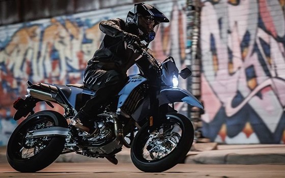 Neufahrzeug Suzuki DR-Z4SM - Bild 18