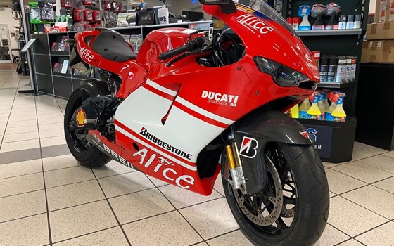 Gebrauchtmotorrad Ducati Desmosedici RR - Bild 1