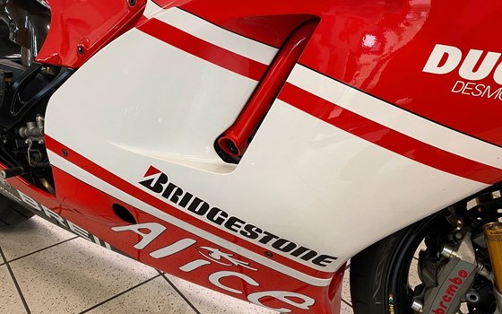 Gebrauchtmotorrad Ducati Desmosedici RR - Bild 10