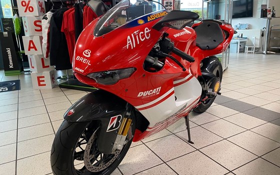 Gebrauchtmotorrad Ducati Desmosedici RR - Bild 2