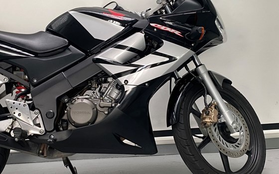 Gebrauchtmotorrad Honda CBR 125 R - Bild 3
