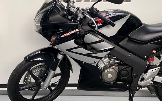 Gebrauchtmotorrad Honda CBR 125 R - Bild 6