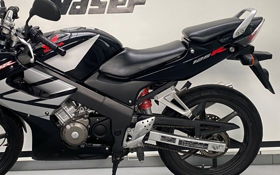 Gebrauchtmotorrad Honda CBR 125 R - Bild 7