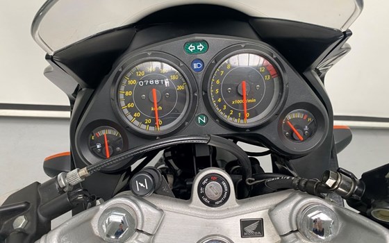 Gebrauchtmotorrad Honda CBR 125 R - Bild 9