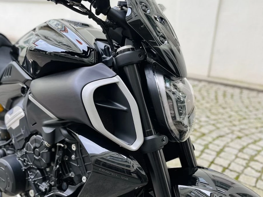 Angebot Ducati Diavel V4 Bild 3: Angebot Ducati Diavel V4