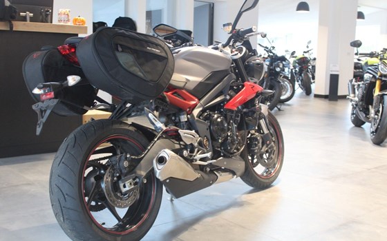 Gebrauchtmotorrad Triumph Street Triple R - Bild 6