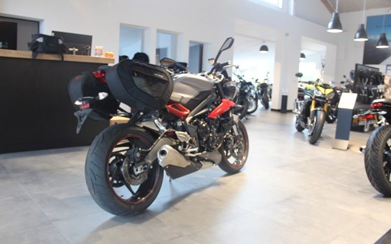 Gebrauchtmotorrad Triumph Street Triple R - Bild 7