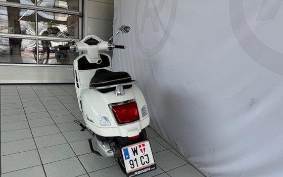 Gebrauchtmotorrad Vespa GTS 300 Super - Bild 3 Gebrauchtmotorrad Vespa GTS 300 Super - Bild 3