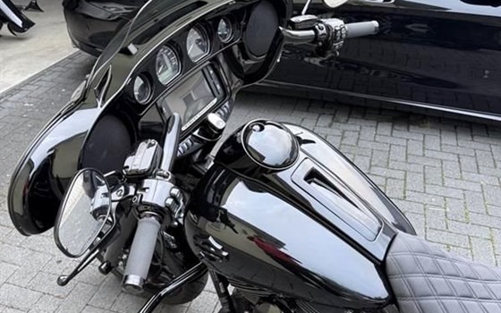 Gebrauchtmotorrad Harley-Davidson Electra Glide Ultra Classic FLHTCU - Bild 9