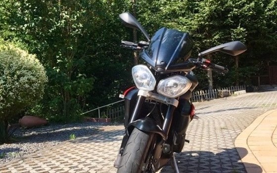 Gebrauchtmotorrad Triumph Street Triple R - Bild 3 Gebrauchtmotorrad Triumph Street Triple R - Bild 3