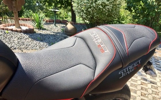 Gebrauchtmotorrad Triumph Street Triple R - Bild 8 Gebrauchtmotorrad Triumph Street Triple R - Bild 8