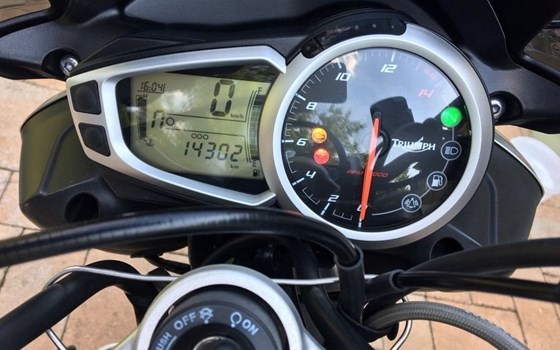 Gebrauchtmotorrad Triumph Street Triple R - Bild 9 Gebrauchtmotorrad Triumph Street Triple R - Bild 9