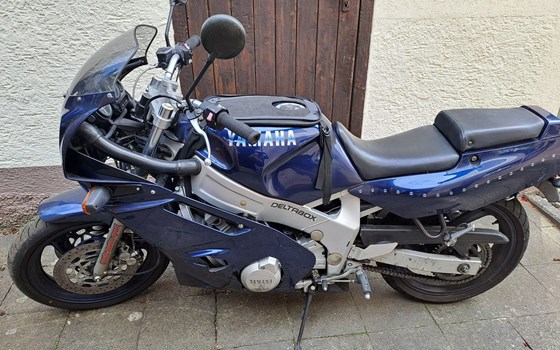 Gebrauchtmotorrad Yamaha FZR 600 R - Bild 1