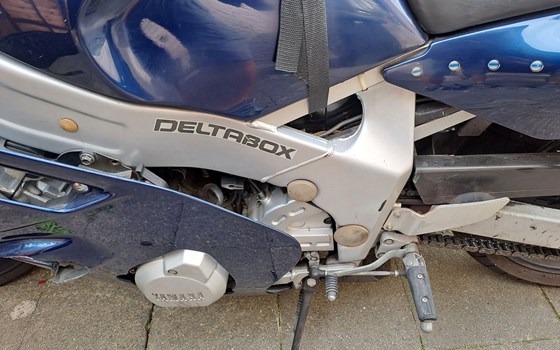 Gebrauchtmotorrad Yamaha FZR 600 R - Bild 7