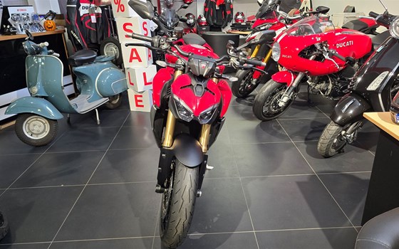 Gebrauchtmotorrad Ducati Streetfighter V2 - Bild 2