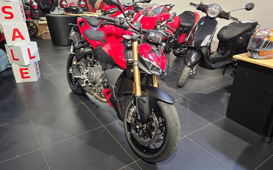 Gebrauchtmotorrad Ducati Streetfighter V2 - Bild 1