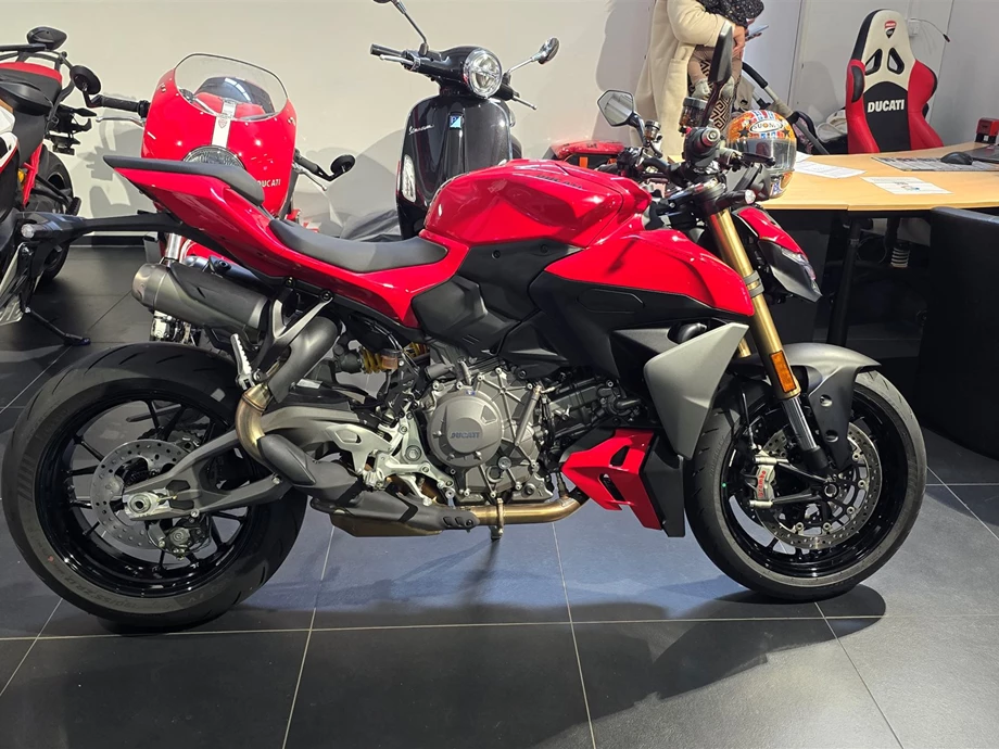 Angebot Ducati Streetfighter V2 Bild 3: Angebot Ducati Streetfighter V2