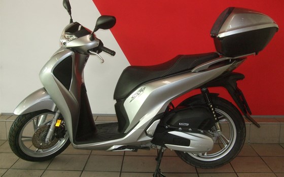 Gebrauchtmotorrad Honda SH125i - Bild 1 Gebrauchtmotorrad Honda SH125i - Bild 1