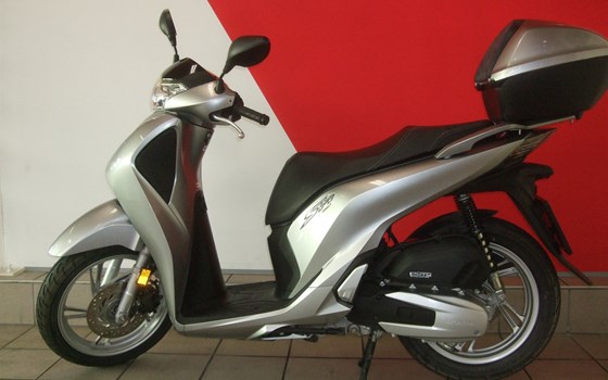 Gebrauchtmotorrad Honda SH125i - Bild 2 Gebrauchtmotorrad Honda SH125i - Bild 2