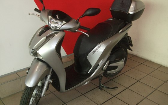 Gebrauchtmotorrad Honda SH125i - Bild 4 Gebrauchtmotorrad Honda SH125i - Bild 4