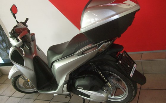 Gebrauchtmotorrad Honda SH125i - Bild 5 Gebrauchtmotorrad Honda SH125i - Bild 5