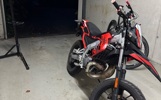 Gebrauchtmotorrad Aprilia SX 50 Supermoto - Bild 2 Gebrauchtmotorrad Aprilia SX 50 Supermoto - Bild 2