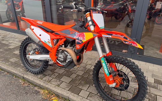 Gebrauchtmotorrad KTM 450 SX-F Factory Edition - Bild 1 Gebrauchtmotorrad KTM 450 SX-F Factory Edition - Bild 1