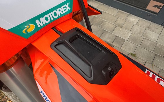 Gebrauchtmotorrad KTM 450 SX-F Factory Edition - Bild 10 Gebrauchtmotorrad KTM 450 SX-F Factory Edition - Bild 10