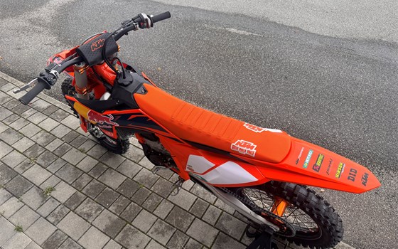 Gebrauchtmotorrad KTM 450 SX-F Factory Edition - Bild 4 Gebrauchtmotorrad KTM 450 SX-F Factory Edition - Bild 4