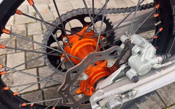 Gebrauchtmotorrad KTM 450 SX-F Factory Edition - Bild 7 Gebrauchtmotorrad KTM 450 SX-F Factory Edition - Bild 7