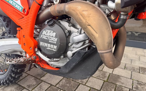 Gebrauchtmotorrad KTM 450 SX-F Factory Edition - Bild 8 Gebrauchtmotorrad KTM 450 SX-F Factory Edition - Bild 8