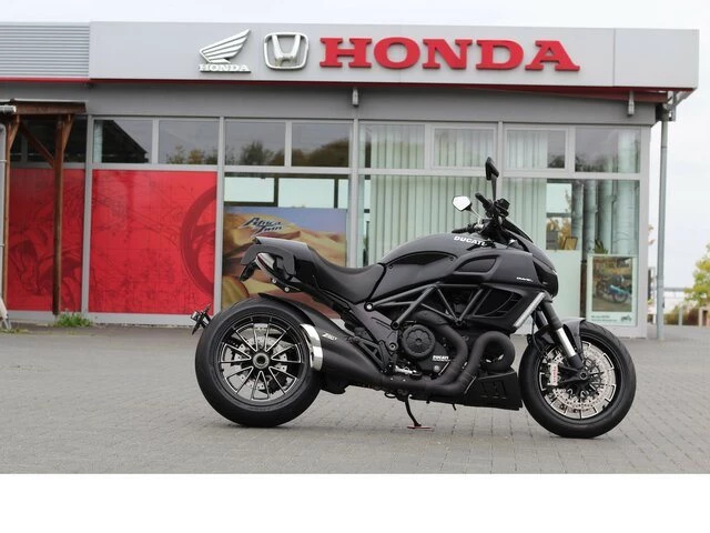 Offer Ducati Diavel AMG Bild 2: Offer Ducati Diavel AMG