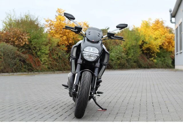 Offer Ducati Diavel AMG Bild 3: Offer Ducati Diavel AMG