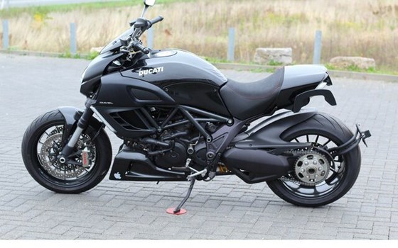 Gebrauchtmotorrad Ducati Diavel AMG - Bild 4