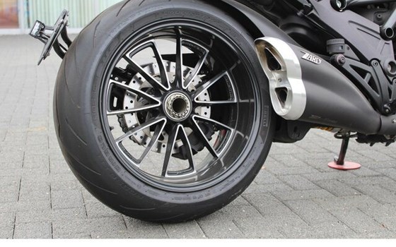 Gebrauchtmotorrad Ducati Diavel AMG - Bild 8