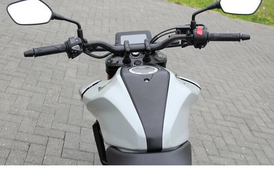 Gebrauchtmotorrad Honda CB125R - Bild 12