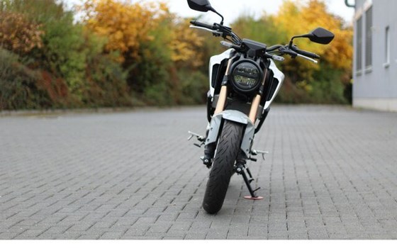 Gebrauchtmotorrad Honda CB125R - Bild 3