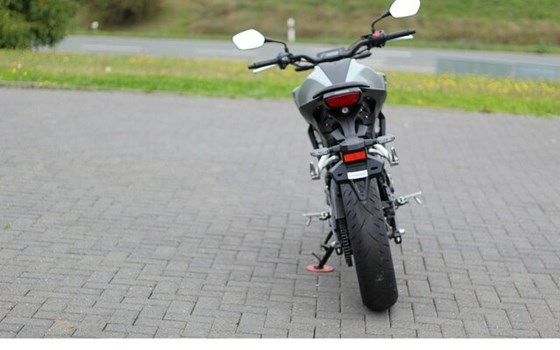 Gebrauchtmotorrad Honda CB125R - Bild 5