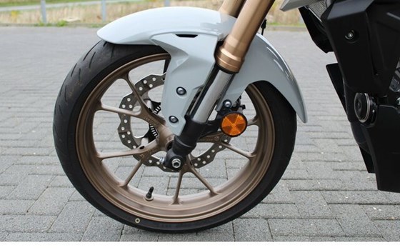 Gebrauchtmotorrad Honda CB125R - Bild 9